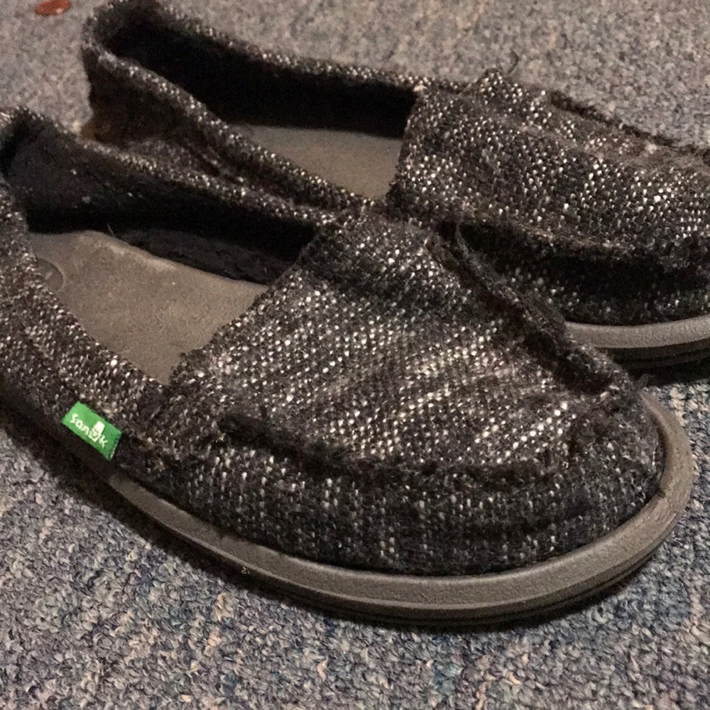 Grey/black sanuk flats
